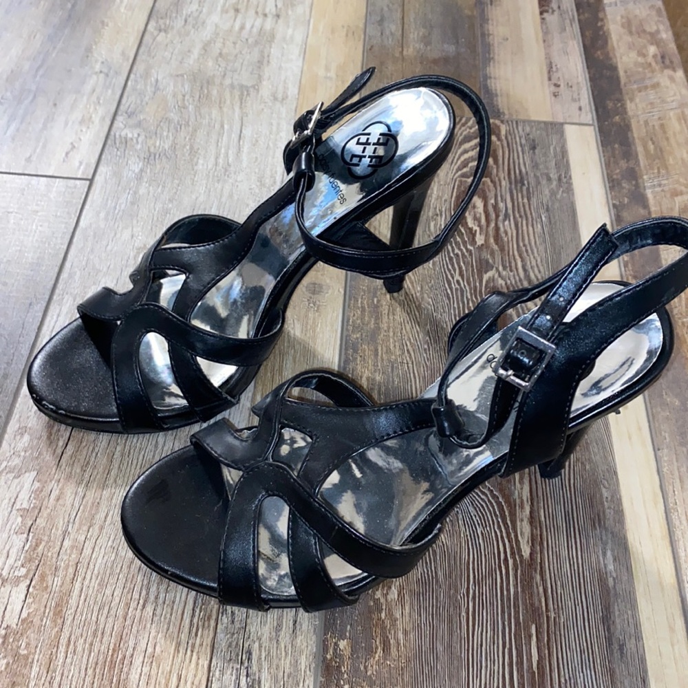 Daisy Fuentes Black Heels